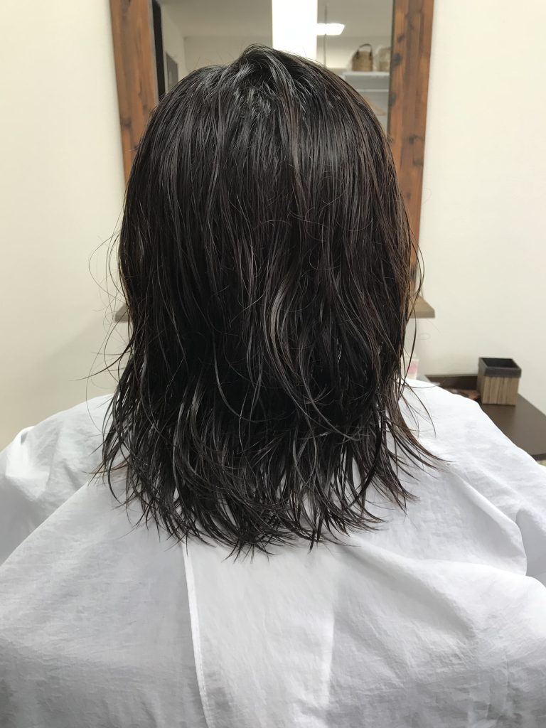 裾はハネらせて、上はフワッとしたストレートが良い 千葉県木更津市の美容室 ヘアーコントレイル